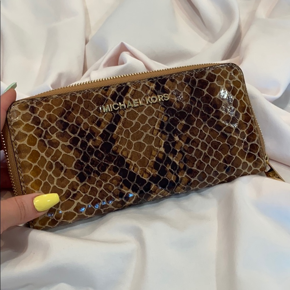 Michael Kors brown snake skin wallet - Picture 1 of 3